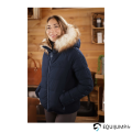 Blouson Louxy Pénélope, détails des paillettes sur la manche, porté marine  5