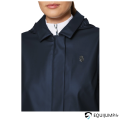 Parka Imperméable Delphina Samshield, marine, détail du col chemise et du blason en métal 6