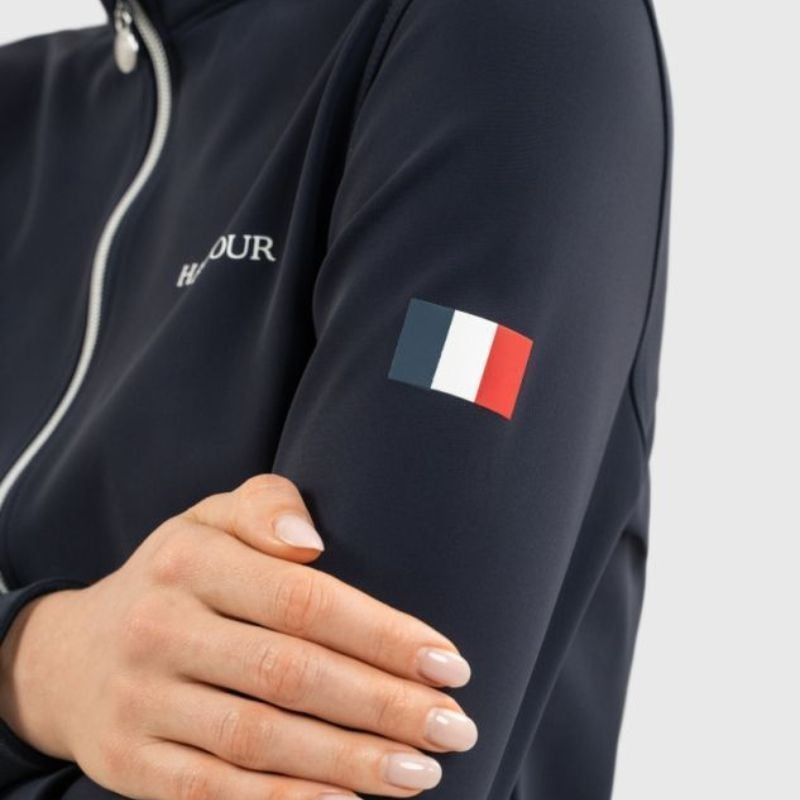 Vue arrière de la veste d'équitation Harcour Felicie montrant le logo Harcour et le tissu respirant. 3